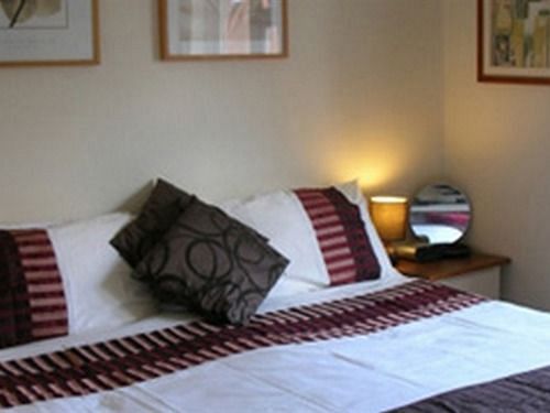 Clay Farm Guest House Бромлі Екстер'єр фото